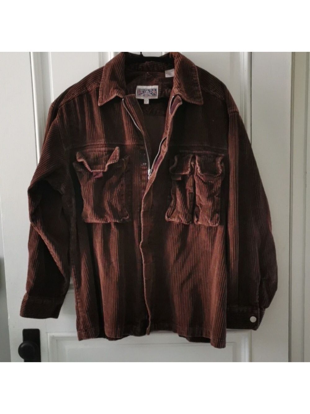 Vintage NEVADA Mens brown long sleeve corduroy shacket zipfront/pockets. Size M